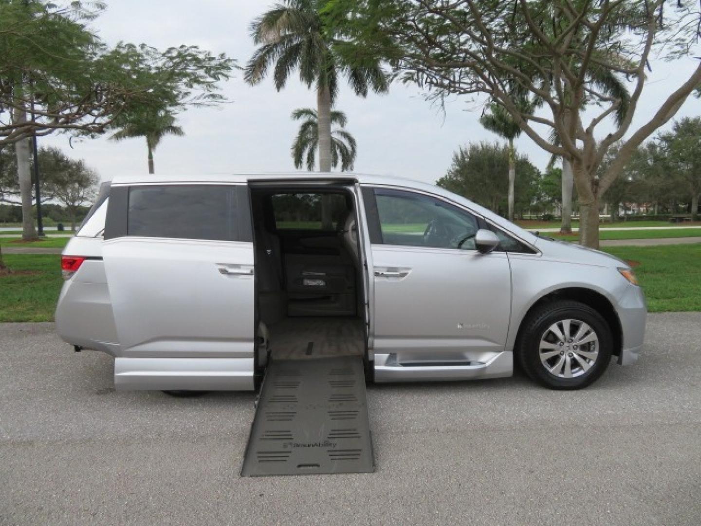 2014 Silver /GRAY Honda Odyssey EX-L (5FNRL5H68EB) with an 3.5L V6 SOHC 24V engine, 6-Speed Automatic transmission, located at 4301 Oak Circle #19, Boca Raton, FL, 33431, (954) 561-2499, 26.388861, -80.084038 - You are looking at Gorgeous Low Mileage 2014 Honda Odyssey EX-L Braunability Freedom Van Handicap Van Wheelchair Van Conversion Van with 25K Original Miles, Power Side Entry Ramp with Kneeling Van Function, Passenger Side Quick Lock System (same as ez lock), Quick Release Front Seats, Tie Down Syste - Photo#54